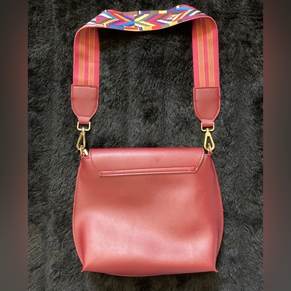 DAUNAVIA Women’s Red PU Leather w/ Tribal Strap PreOwned Great condition - Picture 6 of 11